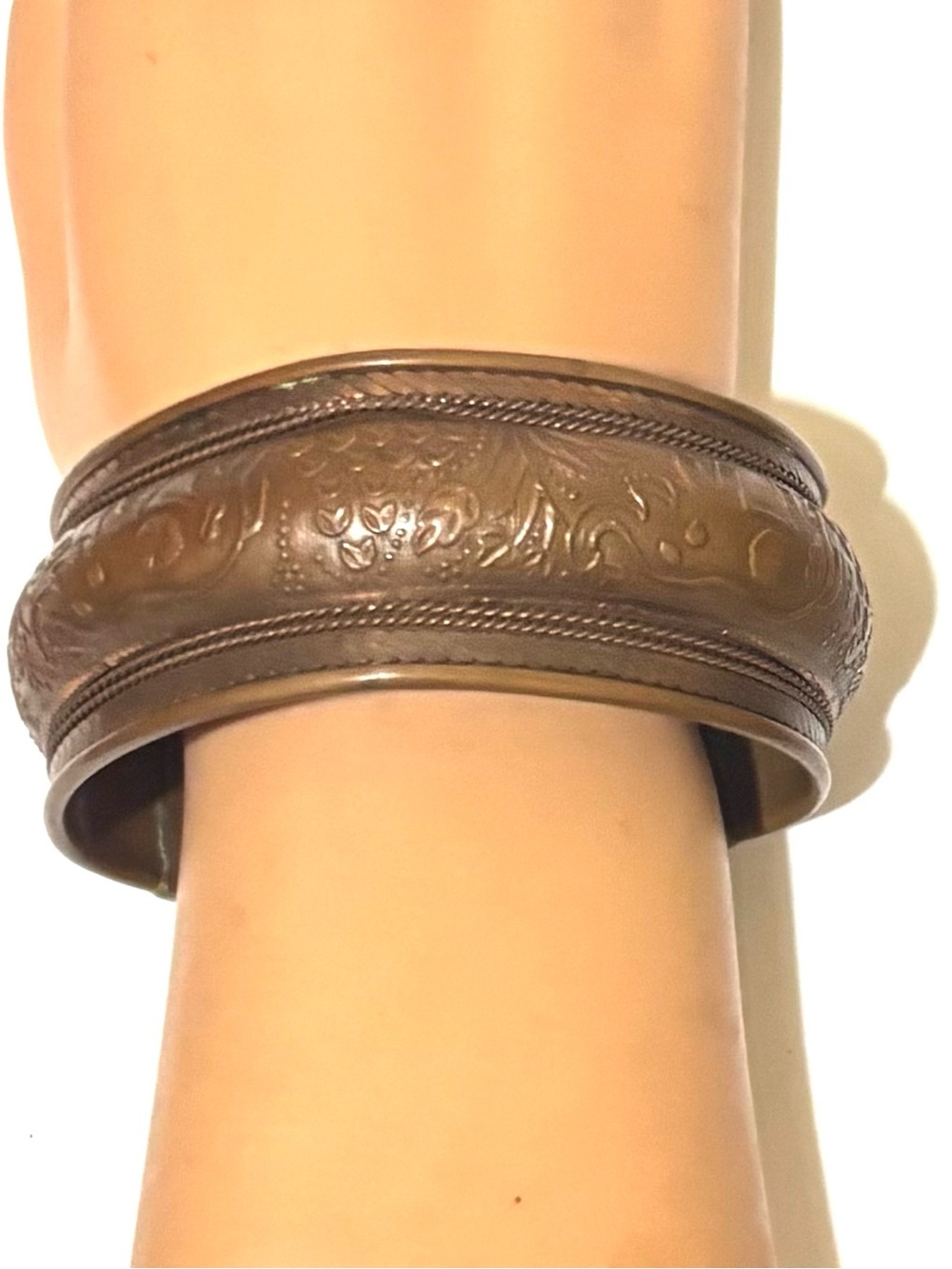 Vintage Intricate Carved Brown Bangle Bracelet - Women's Accessory